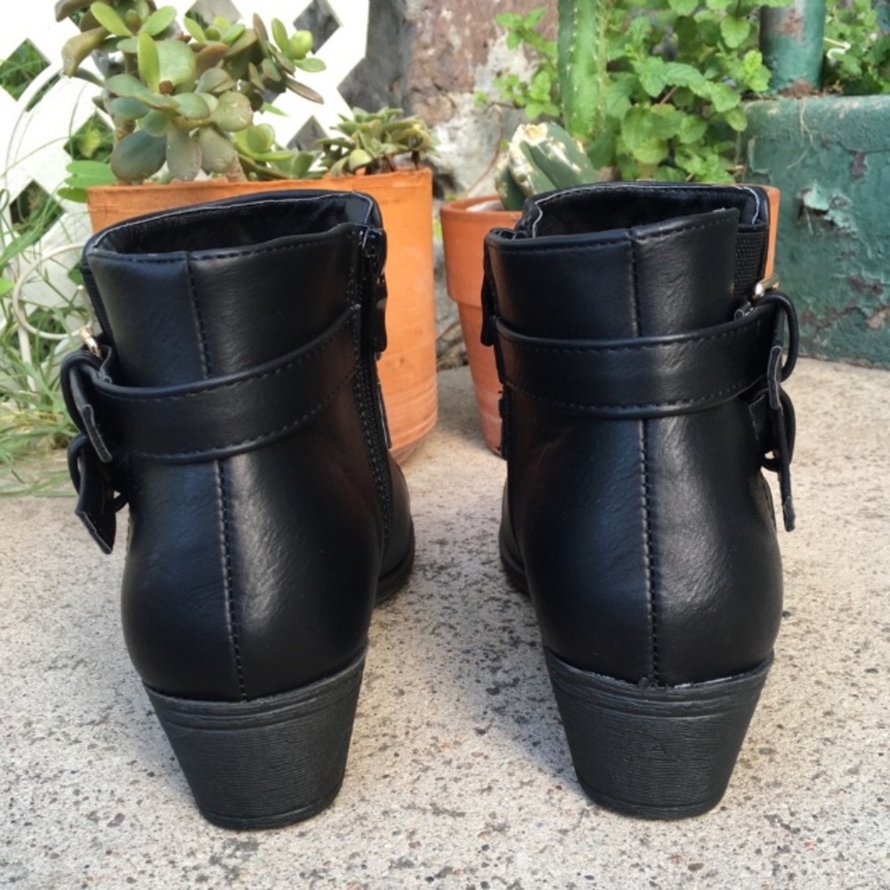 BLACK FAUX LEATHER ANKLE BOOTIE - Picture 7 of 8